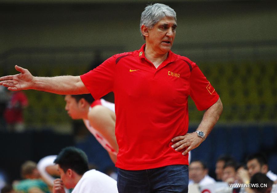 China's head coach Panagiotis Giannakis gestures during the 2013 Sino-Australian Men's International Basketball Challenge in Tianjin, north China, June 12, 2013. (Xinhua/Ding Xu)