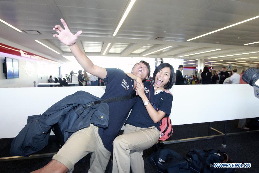Finalists HsinHsuan Hsieh (R) from China's Taiwan and Chris Leung from China's Hong kong arrive at the airport in Sydney, Australia, June 13, 2013. A total of 18 finalists arrived in Sydney Thursday, competing for the Best Jobs in the World including the Chief Funster in New South Wales, Lifestyle Photographer in Melbourne, Outback Adventurer in Northern Territory, Park Ranger in Queensland, Taste Master in Western Australia, and Wildlife Caretaker in South Australia. (Xinhua/Jin Linpeng) 