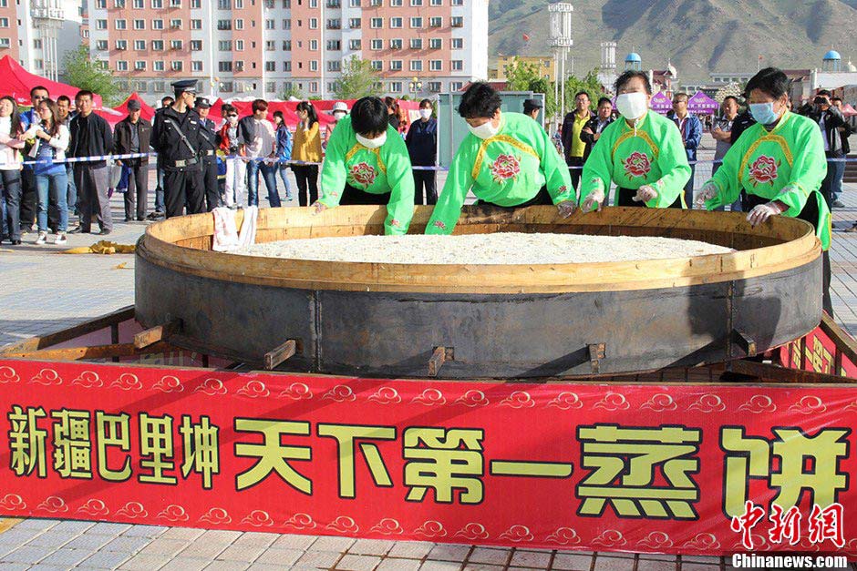 The "World's Largest Steamed Cake". (CNS/Qi Yaping)