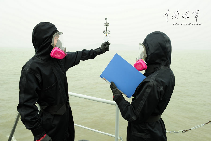 China's first maritime NBC emergency rescue team under a submarine base of the North Sea Fleet of Chinese navy conducts training in a sea area. The training subjects included real-time monitoring, sample collection and analysis and contaminated areas delineation. (China Military Online/Yu Hang, Yu Haitao)