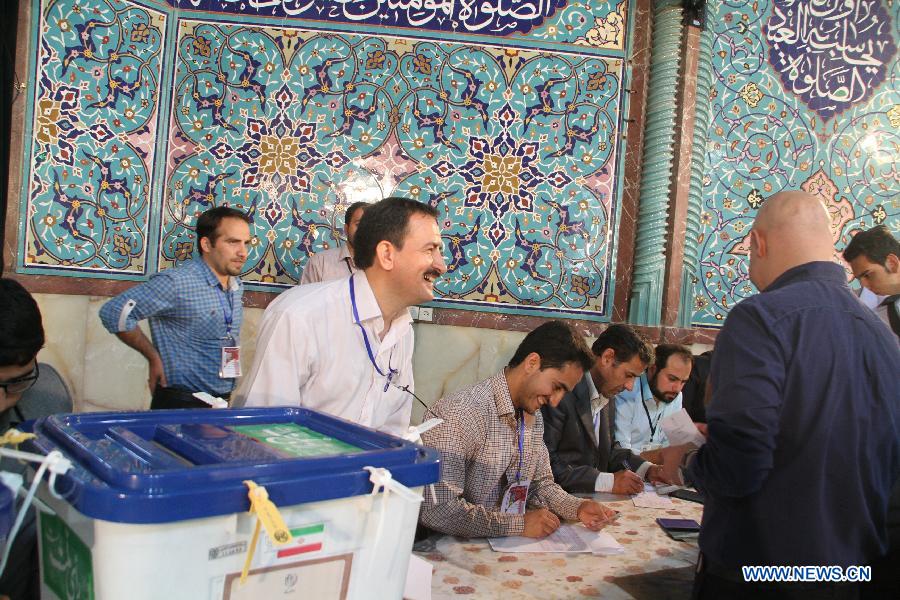 A voter registers for vote at a polling station in Tehran, Iran, June 14, 2013. Iran's Supreme Leader Ayatollah Ali Khamenei cast his vote in the country's presidential election early Friday morning and opened the poll. (Xinhua/He Guanghai)