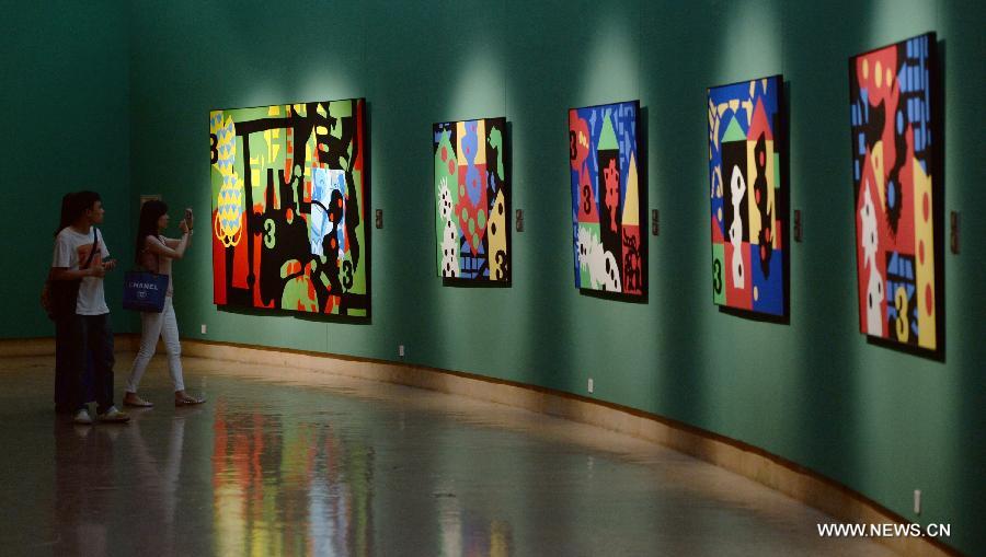 Visitors view artworks at an exhibition showcasing creations by Spanish art master Jose de Guimaraes at the Shaanxi Province Art Museum in Xi'an, northwest China's Shaanxi Province, June 14, 2013. The exhibition kicked off here on June 13 and displayed some 70 creations. (Xinhua/Li Yibo)