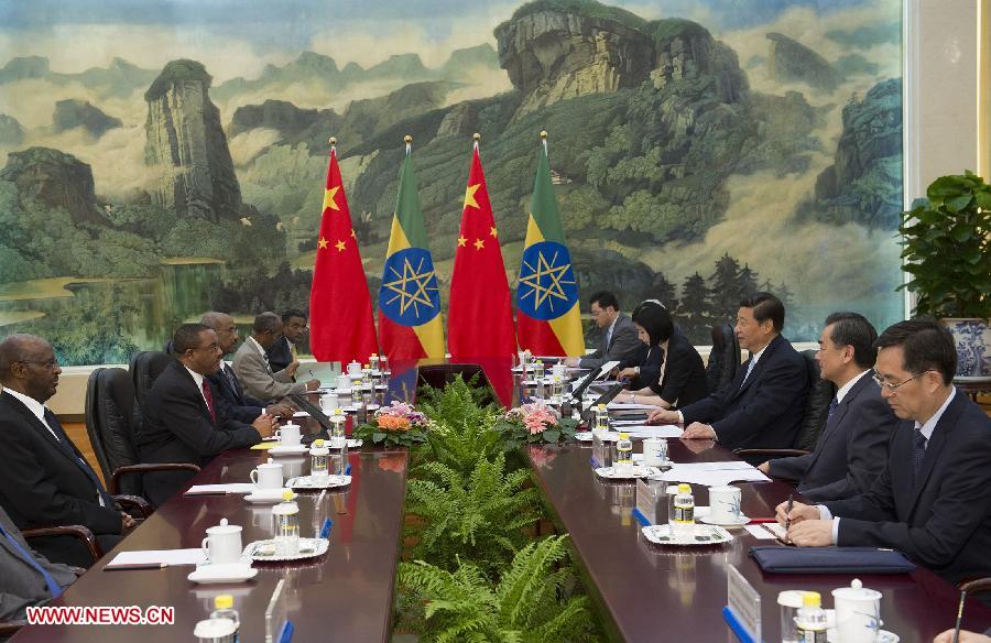 Chinese President Xi Jinping(3rd R) meets with Ethiopian Prime Minister Hailemariam Desalegn in Beijing, capital of China, June 14, 2013. (Xinhua/Huang Jingwen)  