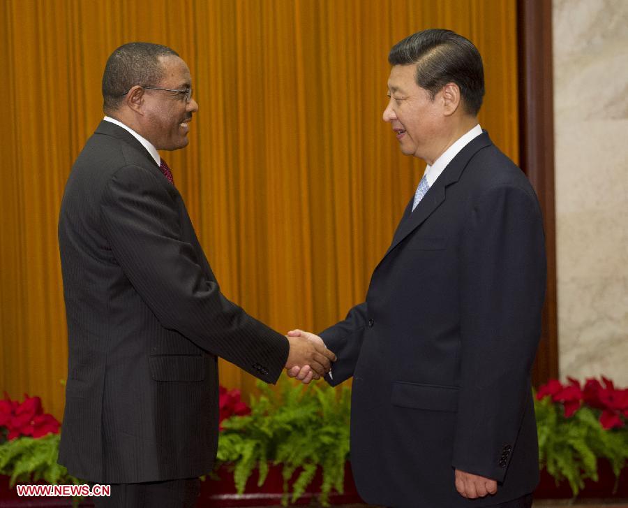 Chinese President Xi Jinping(R) meets with Ethiopian Prime Minister Hailemariam Desalegn in Beijing, capital of China, June 14, 2013. (Xinhua/Huang Jingwen)