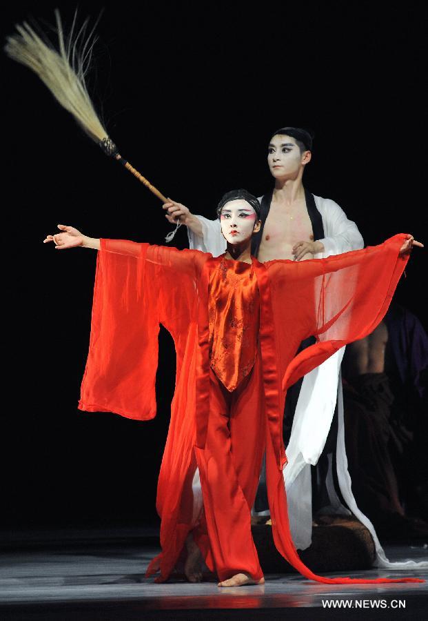 Performers of the Beijing 9 Dance Theater play the dance Dreams of Zen during a trial performance in Beijing, China, June 13, 2013. Created by director Zhao Liang, the dance drama is inspired by one of the most studied Chinese novels Dream of the Red Chamber, and it will be officially staged in Beijing on June 28 - 30. (Xinhua/Li Yan)