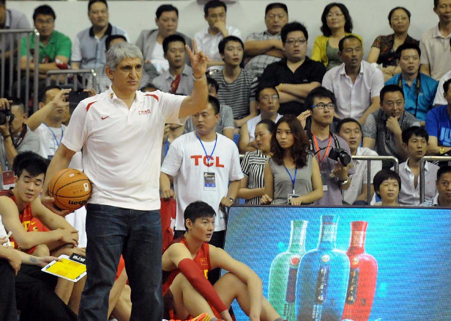 China's head coach Panagiotis Giannakis (Front) gestures during the 2013 Sino-Australian Men's International Basketball Challenge in Yongcheng, central China's Henan Provice, June 14, 2013. China won the match 88-81. (Xinhua/Wang Song)