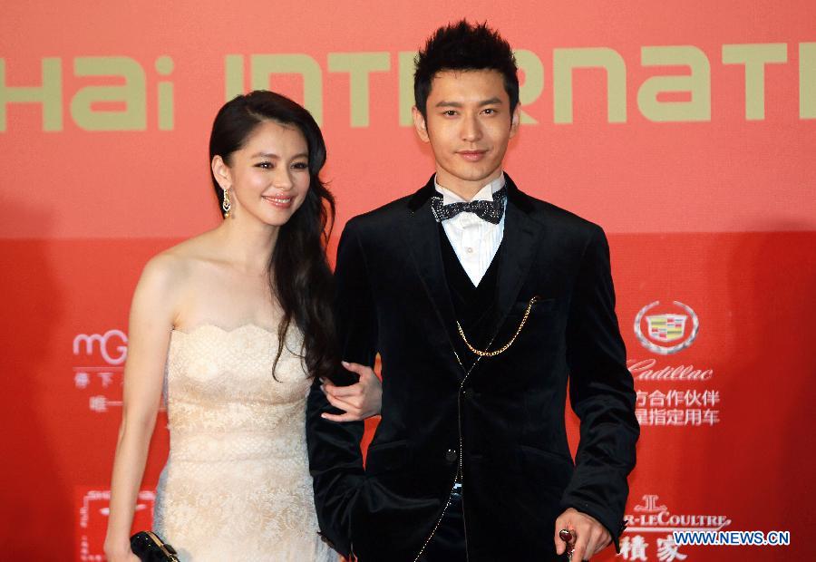 Actress Vivian Hsu (L) and actor Huang Xiaoming arrive on the red carpet for the opening ceremony of the 16th Shanghai International Film Festival in Shanghai, east China, June 15, 2013. (Xinhua/Ren Long) 