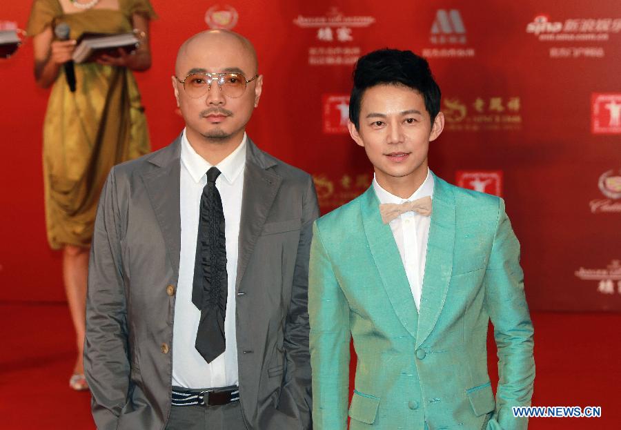 TV host He Jiong (R) and director and actor Xu Zheng pose on the red carpet for the opening ceremony of the 16th Shanghai International Film Festival in Shanghai, east China, June 15, 2013. (Xinhua/Ding Ding)