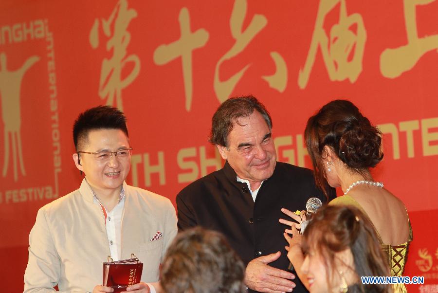 U.S. director Oliver Stone (C) is interviewed on the red carpet for the opening ceremony of the 16th Shanghai International Film Festival in Shanghai, east China, June 15, 2013. (Xinhua/Pei Xin)