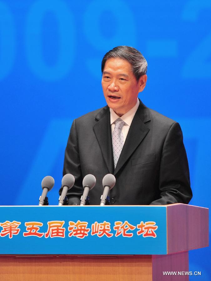Zhang Zhijun (R), head of both the Taiwan Work Office of the Communist Party of China Central Committee and the Taiwan Affairs Office of the State Council, speaks on the conference of the Fifth Straits Forum in Xiamen of southeast China's Fujian Province, June 16, 2013. (Xinhua/Wei Peiquan) 