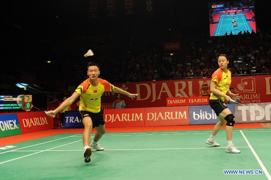 Zhang Nan (L) and Zhao Yunlei of China compete during the mixed doubles finals match against Joachim Fischer Nielsen and Christinna Pedersen of Denmark at the Djarum Indonesia Open 2013 in Jakarta, Indonesia, June 16, 2013. Zhang Nan and Zhao Yunlei won 2-1. (Xinhua/Veri Sanovri)