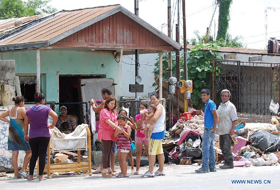Image provided by Zocalo de Piedras Negras Newspaper shows residents trying to recover their belongings after the floods in Piedras Negras, Coahuila, Mexico, on June 16, 2013. After the heavy rains that afected Piedras Negras on Friday and Saturday, the Interior Ministry activated the DN-III Plan, and evacuated around one thousand people, according to the local media. (Xinhua/Tomas Escareno/Zocalo de Piedras Negras)