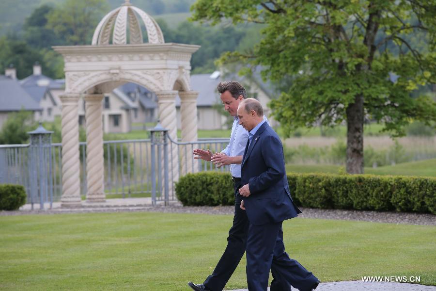 Britain's Prime Minister David Cameron (B) talks with Russia's President Vladimir Putin during the official welcome as world leaders arrive for the openning ceremony of the G8 Summit at the Lough Erne resort near Enniskillen in Northern Ireland June 17, 2013. The focus of the Group of Eight (G8) industrialized nations' annual summit were expected to be on Syria and economic issues. (Xinhua/Yin Gang) 
