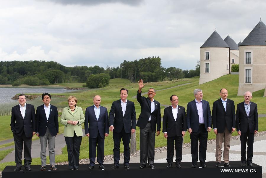 (L-R) European Commission President Jose Manuel Barroso, Japanese Prime Minister Shinzo Abe, German Chancellor Angela Merkel, Russian President Vladimir Putin, British Prime Minister David Cameron, US President Barack Obama, French President Francois Hollande, Canadian Prime Minister Stephen Harper, Italian Prime Minister Enrico Letta and European Council President Herman Van Rompuy pose for a group photo at the Lough Erne resort near Enniskillen in Northern Ireland, UK, June 18, 2013. G8 and EU leaders gathered in Lough Erne on Tuesday for the second and final day of their summit.(Xinhua/Yin Gang) 