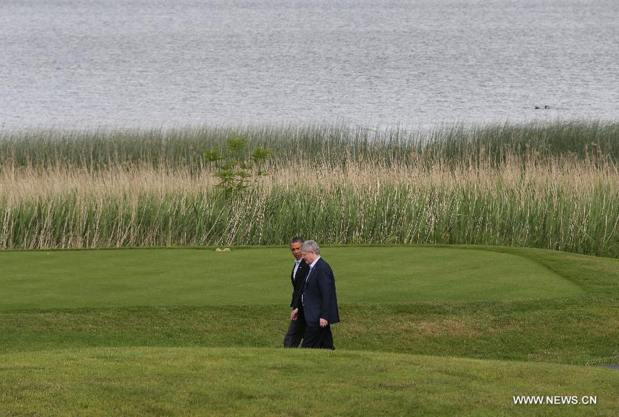 US President Barack Obama (R) talks with Canada's Prime Minister Stephen Harper at the Lough Erne resort near Enniskillen in Northern Ireland, UK, June 18, 2013. G8 and EU leaders gathered in Lough Erne on Tuesday for the second and final day of their summit.(Xinhua/Yin Gang) 