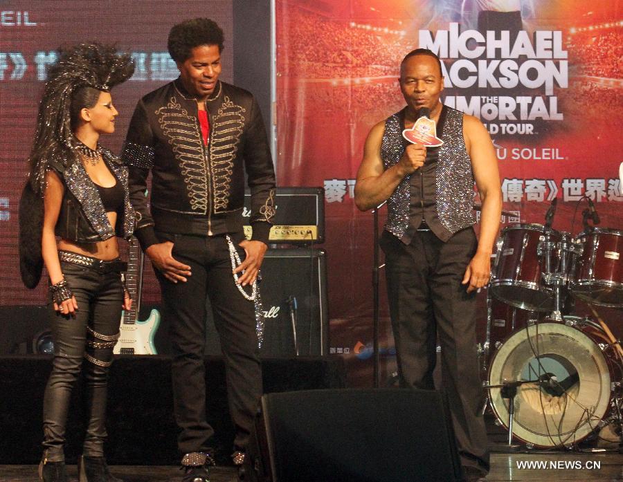 Jonathan Moffett (R), the drummer who has worked with Michael Jackson for more than 30 years, introduces the anecdotes with Michael Jackson during their cooperation on a press conference for the Michael Jackson The Immortal World Tour in Taipei, southeast China's Taiwan, June 18, 2013. The world tour concert will be held in the Taipei Arena from June 28 to June 30, and will be held in Beijing, Shanghai and Hong Kong in August. (Xinhua/Wu Ching-teng) 
