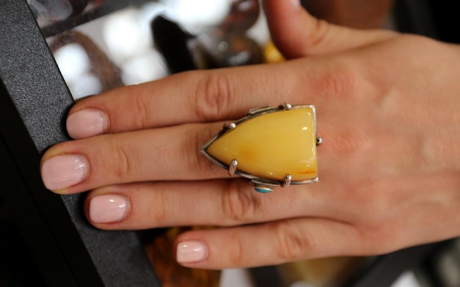 Photo taken on June 18, 2013 shows a beeswax ring on display during the 2nd China (Tianjin) International Stone Blocks, Products & Equipment Exposition in Tianjin, north China. The exposition, opened here on Tuesday, has attracted more than 800 related enterprises both at home and abroad.(Xinhua/Wang Qingyan) 