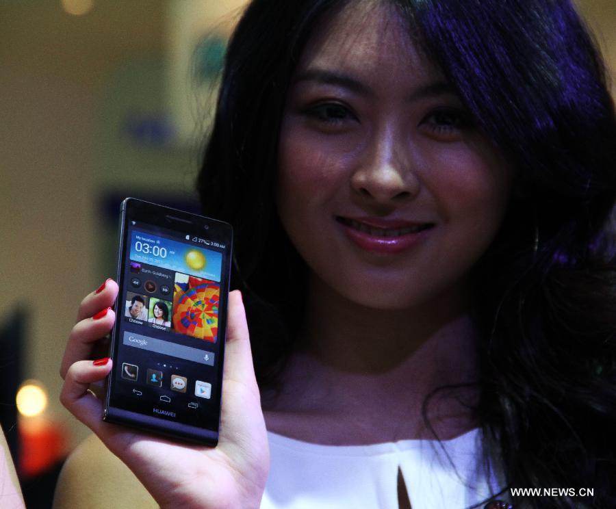 A model shows Huawei Ascend P6 smartphone at Huawei's booth during the CommunicAsia in Singapore, on June 19, 2013. International telecommunications giant Huawei unveiled its latest flagship device Ascend P6 in Singapore on Wednesday, marketing it as the thinnest smartphone in the world. (Xinhua/Chen Jipeng)