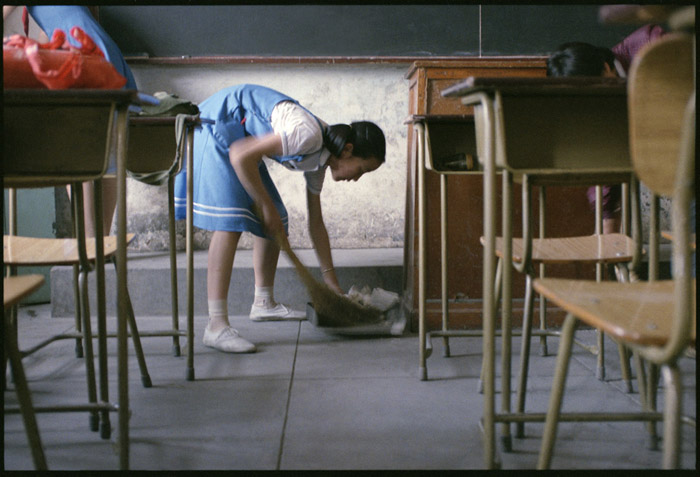 In a classroom of Beijing No.171 Middle School in April 1986. (Photo/Global Times)