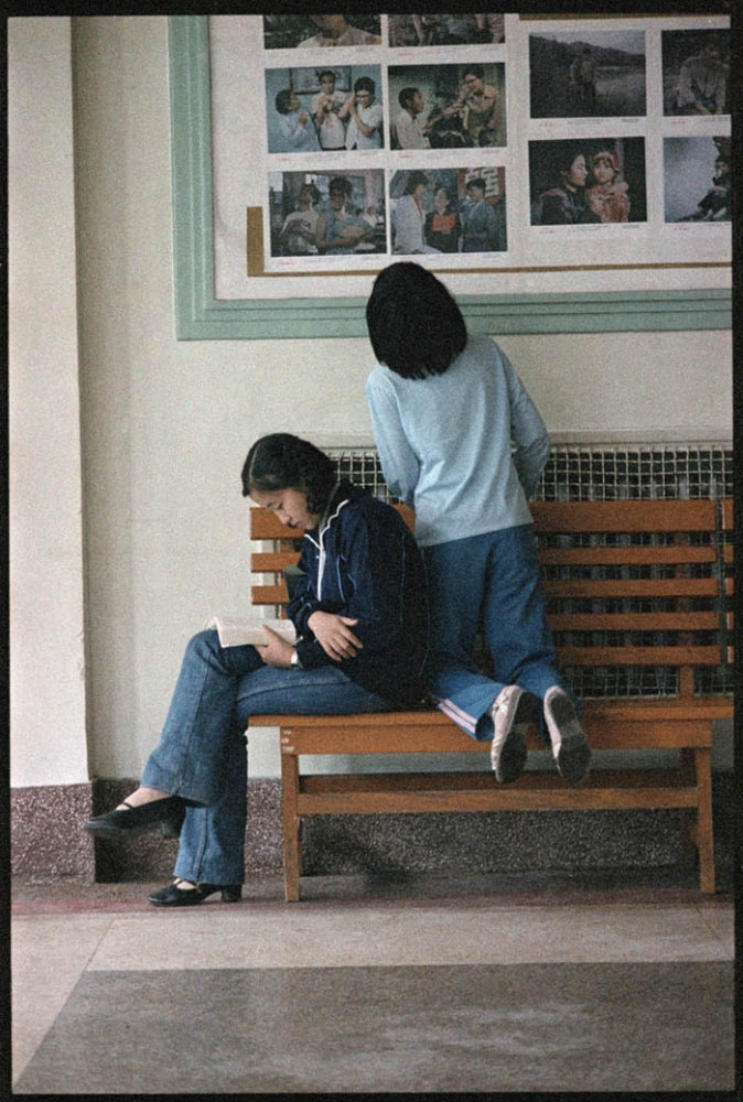 Two students in the Fifth Club in Dongcheng district in Beijing in September 1985. (Photo/Global Times)