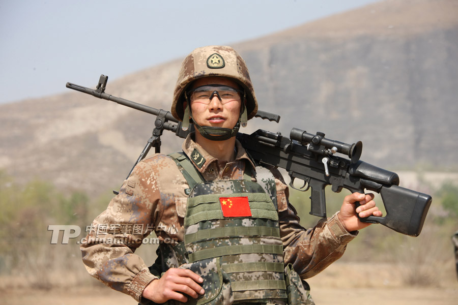 A member of the shooting team of the Chinese People's Liberation Army (PLA) is in the 2013 Australian Army Skills at Arms Meeting (AASAM). (China Military Online/Zhang Kunping, Zhou Rui, Wen Chunhua, Liu Zhanqing)