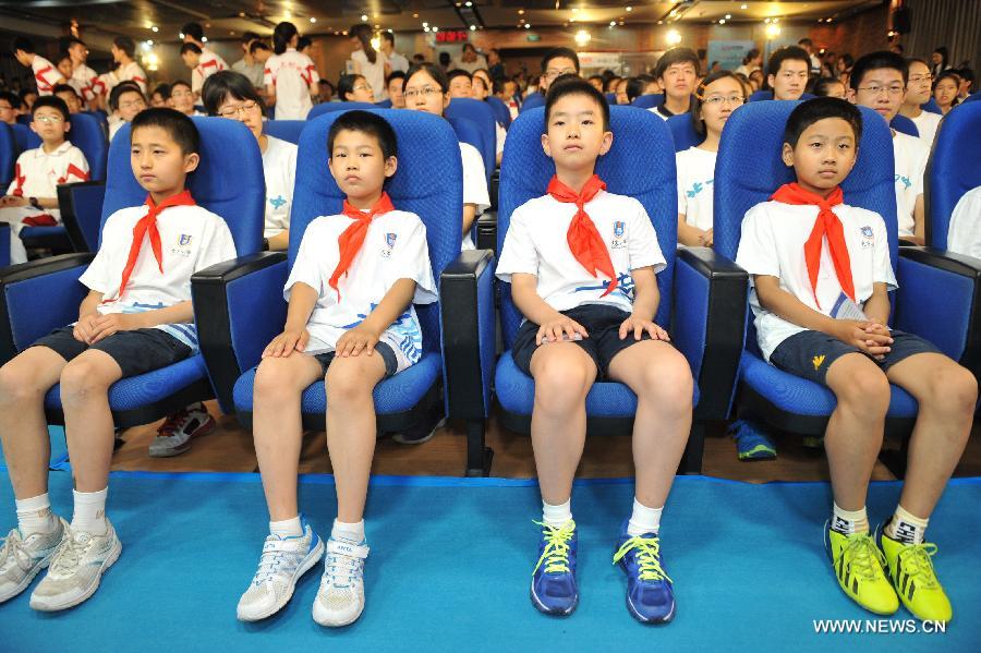 Students wait for the beginning of the space lecture at the ground classroom set at the High School Affiliated to Renmin University of China, in Beijing, capital of China, June 20, 2013. A special lecture will begin at about 10:00 a.m. Beijing time Thursday morning, given by a teacher aboard China's space module Tiangong-1 to students on Earth. (Xinhua/Li Xin)