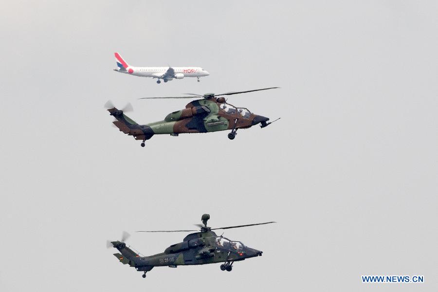 Tiger helicopters of France (C) and Germany (Down) participate in a flying display during the 50th International Paris Air Show at the Le Bourget airport in Paris, France, June 18, 2013. The Paris Air Show runs from June 17 to 23. (Xinhua/Chen Cheng)