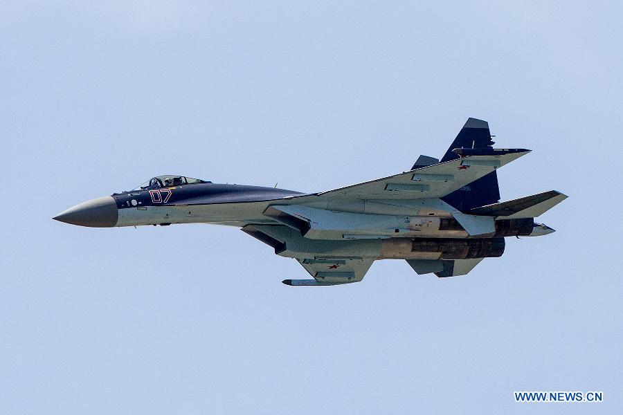 A Russian Su-35 fighter participates in a flying display during the 50th International Paris Air Show at the Le Bourget airport in Paris, France, June 18, 2013. The Paris Air Show runs from June 17 to 23. (Xinhua/Chen Cheng)