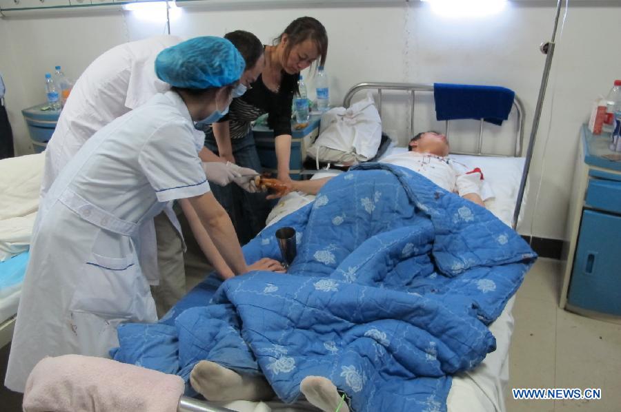 Medics treat a man injured in the restaurant blasts in Shuozhou City, north China's Shanxi Province, June 20, 2013. Blasts ripped through a restaurant in Shuozhou Wednesday night, killing two people and injuring over 150 others. The explosion of natural gas pipes was suspected to be the cause of the accident after an initial investigation. (Xinhua/Lu Xiaoyu)