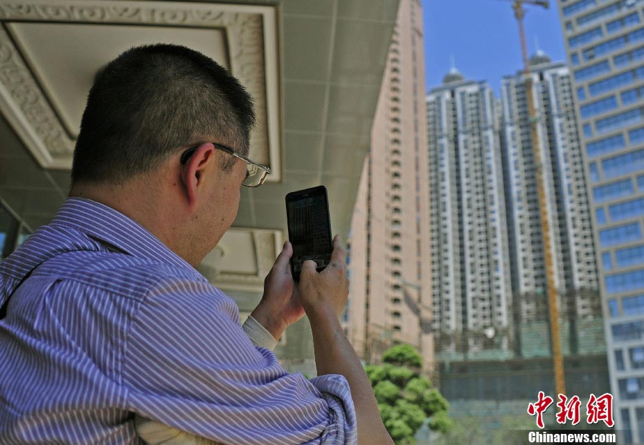 Duan takes photo of the new home. He  bought  a new apartment with loan. (Photo/CNS)