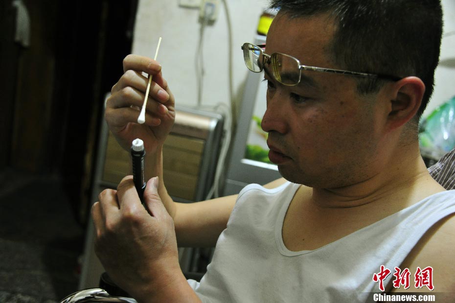 Duan also suffers from diabetes, and needs to take insulin every day. (Photo/CNS) 