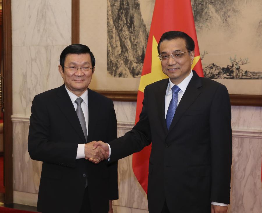 Chinese Premier Li Keqiang (R) meets with Vietnamese President Truong Tan Sang, in Beijing, capital of China, June 20, 2013. (Xinhua/Ding Lin)