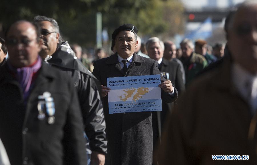 Veterans of the Falklands War participate in a ceremony commemorating Argentine servicemen who fought during the 1982 war over the disputed Falkland Islands between Britain and Argentina, in Buenos Aires, capital of Argentina, on June 20, 2013. (Xinhua/Martin Zabala)