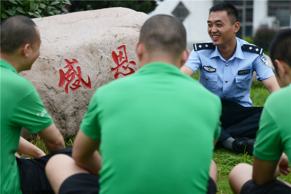 Games aid psychological counseling at a drug rehabilitation center in Anhui province, June 19, 2013. "The days when I took drugs, I changed a lot in temper and became crusty and paranoid. After a year of drug control in the center, I've shrugged off many bad habits and become much better in body and mentality. Now I'm eager to find a job in my hometown after my drug control ends and spend more time with my family," said one drug addict. There are 500 addicts at the drug rehab center, which provides them with medical treatment, psychological counseling as well as skill training to help them return to society. [Photo/Xinhua] 