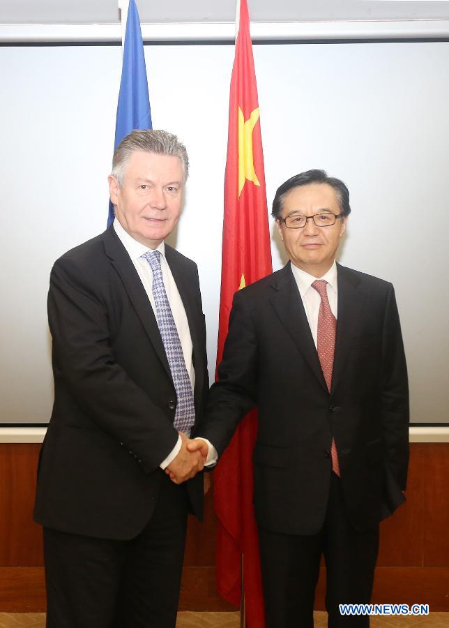 Gao Hucheng (R), Chinese minister of commerce, shakes hands with European Union(EU) Trade Commissioner Karel De Gucht before the 27th China-EU Economic and Trade Joint Committee meeting in Beijing, capital of China, June 21, 2013. The meeting was held here on Friday. (Xinhua/Xing Guangli)
