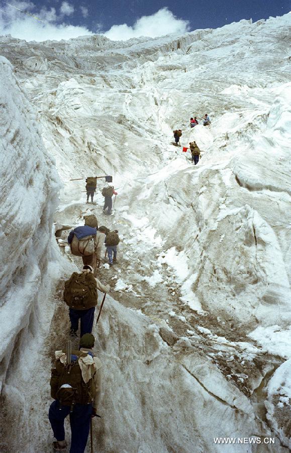 Chinese mountaineers climb Tomor Peak of the Tianshan in northwest China's Xinjiang Uygur Autonomous Region, in 1977. The 37th session of UNESCO's World Heritage Committee (WHC) inscribed China's Xinjiang Tianshan on the World Heritage List as a natural site on June 21, 2013. Xinjiang Tianshan is a serial property totaling 606,833 hectares and consisting of four components which are located along the 1,760 km Tianshan range, a temperate arid zone surrounded by Central Asian deserts. (Xinhua/Cheng Zhishan) 