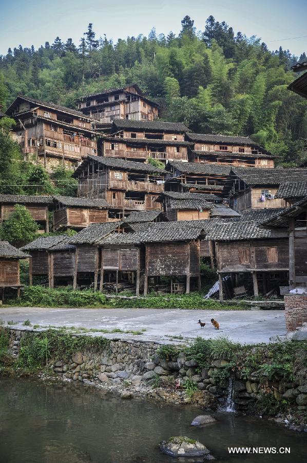 Photo taken on June 20, 2013 shows the folk houses in Dimen Dong minority village in Liping County of southwest China's Guizhou Province. Dimen is a Dong minority village with about 2,500 villagers. It is protected properly and all the villagers could enjoy their peaceful and quiet rural life as they did in the past over 700 years. (Xinhua/Ou Dongqu)