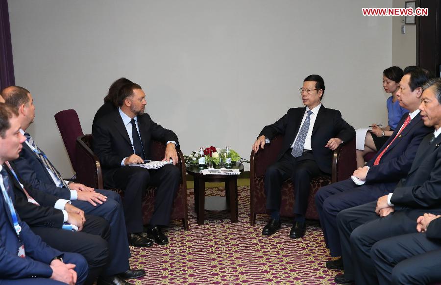 Chinese Vice Premier Zhang Gaoli (central R) meets with Oleg Deripaska (central L), chairman of the supervisory board of the Basic Element Company, in St. Petersburg, Russia, June 21, 2013. (Xinhua/Pang Xinglei) 