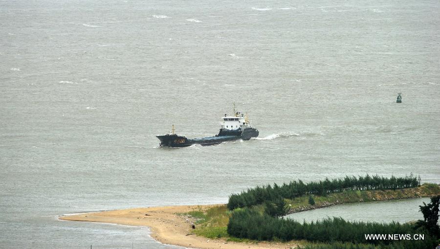 A boat anchors in a harbor in Haikou, capital of south China's Hainan Province, Jun 22, 2013. Tropical storm "Bebinca" is estimated to arrive in south China's Guangdong Province on Saturday afternoon, the first to make landfall in China this year, the National Meteorological Center (NMC) said on Saturday. Affected by the tropical storm, coastal areas in Hainan and Guangdong provinces were battered by gales and torrential rain, the center reported. (Xinhua/Zhao Yingquan) 