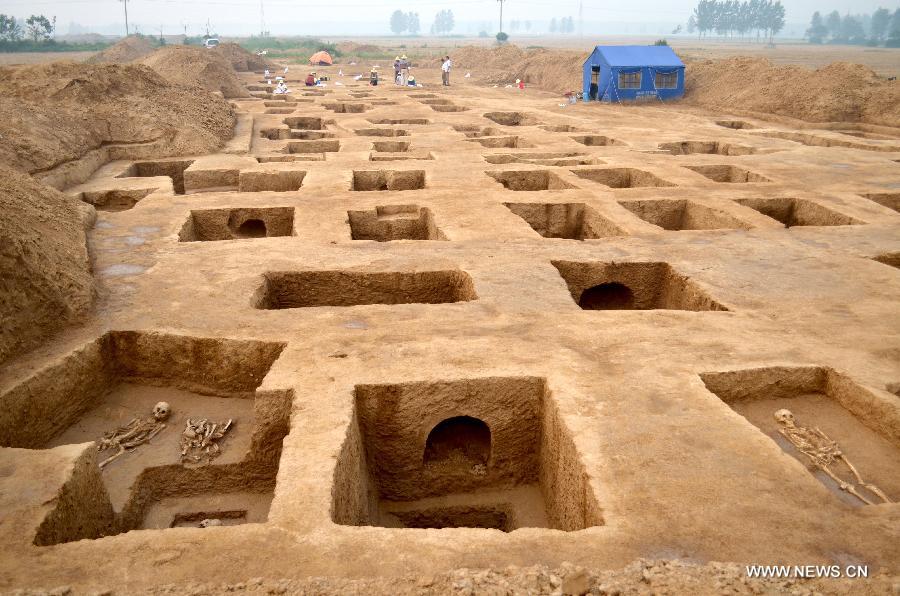 Photo taken on June 8, 2013 shows a tomb at an ancient burial complex at Guxiang Township in Linying County, central China's Henan Province. Chinese archaeologists have discovered a well-reserved large burial complex dating back to the Warring States Period (475-221 BC) and the West Han (206 B.C.--25 AD.) Dynasty along the local section of the south-to-north water diversion project recently. Some 412 cultural relics have been unearthed in 119 excavated tombs. (Xinhua/Zhu Xiang)