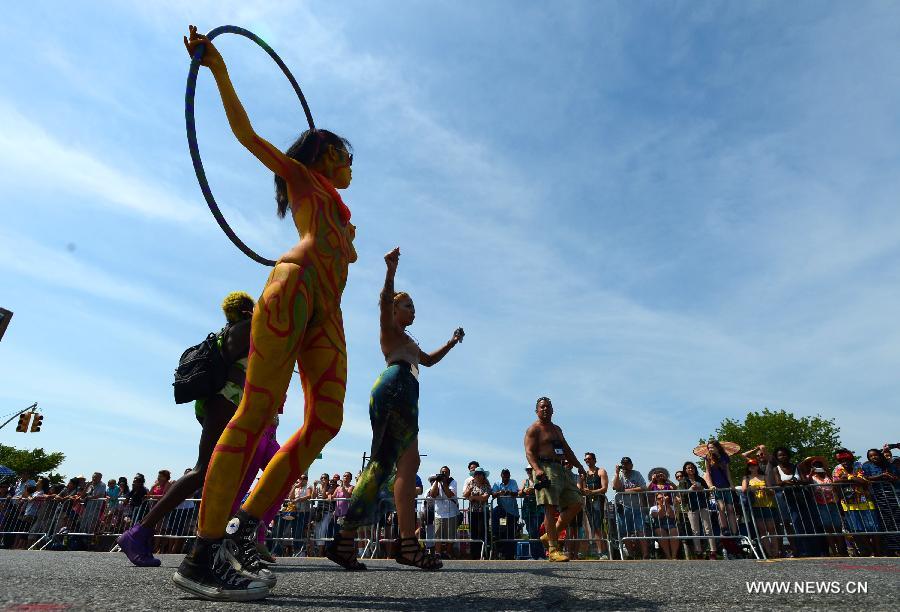 Revelers participate in the 2013 Mermaid Parade at Coney Island in New York on June 22, 2013. (Xinhua/Wang Lei) 