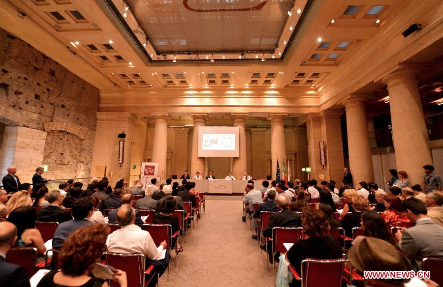 People attend a press conference of the inauguration of Italy-China Friendship Association, in Rome, on June 22, 2013. (Xinhua/Xu Nizhi) 