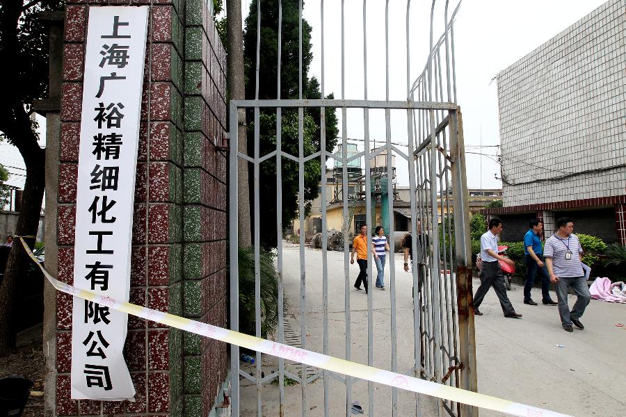 The murder site at a chemical factory is cordoned off in Baoshan District, east China's Shanghai Municipality, June 23, 2013. Police arrested late Saturday a 62-year-old man, surnamed Fan, who murdered six people, including four colleagues, a driver and a barracks guard in Shanghai. (Xinhua/Chen Fei)