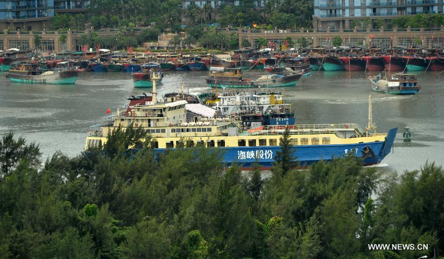 A boat leaves for Xiuying harbor in Haikou, capital of south China's Hainan Province, Jun 23, 2013. Shipping services across Qiongzhou Strait, which links the Hainan island and the mainland, partly resumed Sunday morning as the impact of the tropical storm "Bebinca" weakened. (Xinhua/Zhao Yingquan) 
