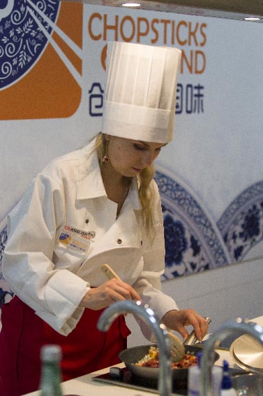 Contestant Tania Zozulya from Russia takes part in "Chopsticks and Beyond" Sichuan Cuisine Competition in Beijing, June 22, 2013. "Chopsticks and Beyond" is a Chinese cuisine challenge launched by CRIENGLISH.com to provide a platform for foreign food enthusiasts to show off their Chinese cooking skills and explore creative dishes with exotic flavor. It features China's four great traditions: Sichuan Cuisine, Cantonese Cuisine, Shandong Cuisine and Huaiyang Cuisine.(Xinhuanet/Yang Yi)