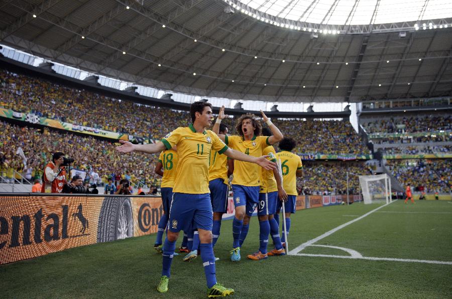 Brazil's players celebrate after scoring during the FIFA's Confederations Cup Brazil 2013 match against Mexico, held at Castelao Stadium, in Fortaleza, Brazil, on June 19, 2013. Brazil won 2-0. (Xinhua/Guillermo Arias)