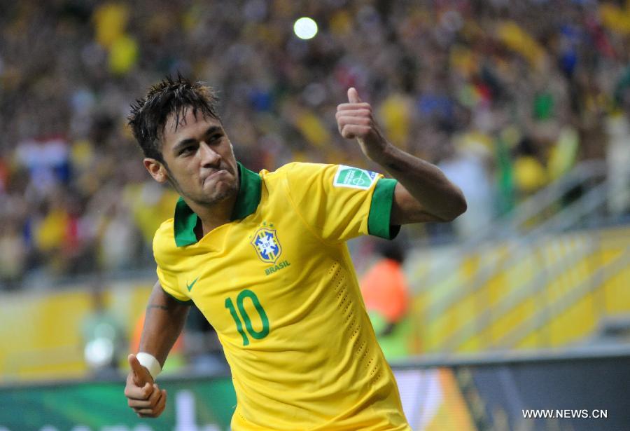 Brazil's Neymar celebrates after scoring during the FIFA's Confederations Cup Brazil 2013 match against Italy, held at Arena Fonte Nova Stadium, in Salvador de Bahia, Bahia state, Brazil, on June 22, 2013. (Xinhua/Nicolas Celaya)