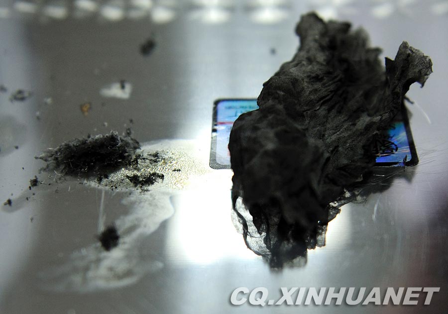 Qualified tissue is made from raw eco-fiber pulp, and is more flame and leaves less ashes of white color after burning. (Xinhua/ Huang Junhui) 