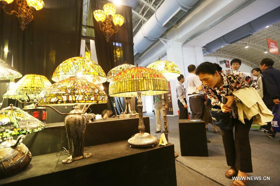 A visitor views lamps at the Luxury China 2013 exhibition in Beijing, capital of China, June 22, 2013. The 3-day exhibition kicked off on Saturday, with over 300 exhibitors participated. (Xinhua) 