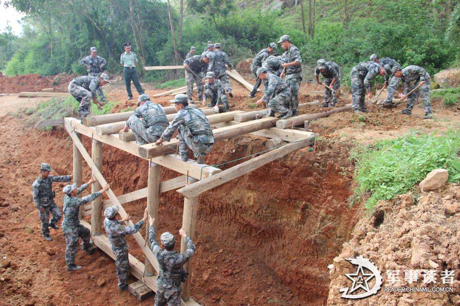 A brigade under the Nanjing Military Area Command (MAC) of the Chinese People's Liberation Army conducted anti-chemical drill from June 9 to June 11, 2013, so as to improve the actual-combat capability of its troops. The photo shows that officers and men are in rapid bridge-setup. (Chinamil.com.cn/Yu Jinhu and Mao Heping)